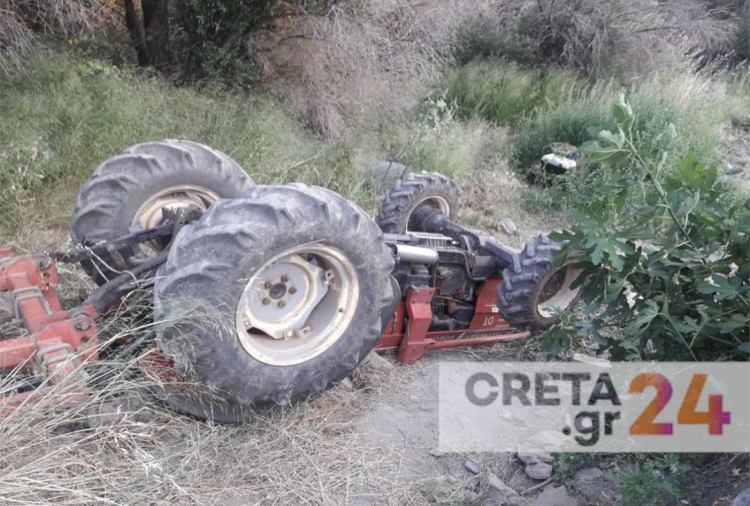 Kρήτη: «Τούμπαρε» τρακτέρ – Επιχείρηση για τον απεγκλωβισμό του οδηγού