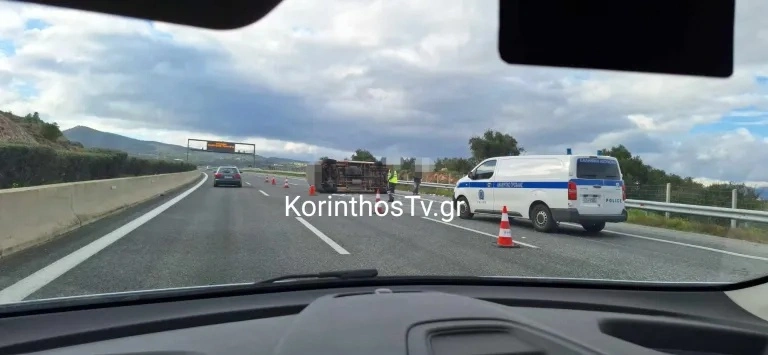 Τροχαίο στην Αθηνών – Κορίνθου: Aνετράπη βανάκι στο ύψος των Μεγάρων