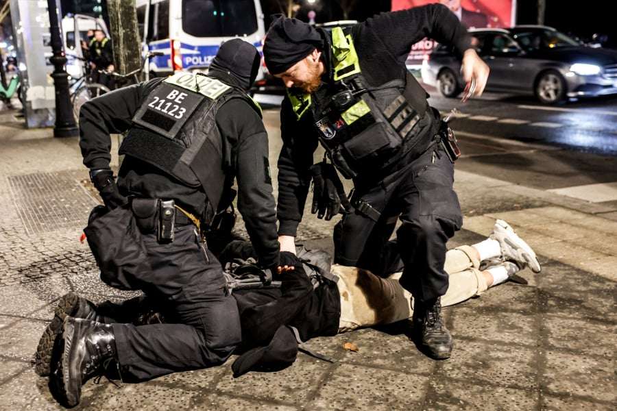 Γερμανία: Aντισημιτισμός, το κίνητρο του δράστη για την επίθεση στο Ισπανό τουρίστα – Ο Σύρος είχε αιτηθεί άσυλο