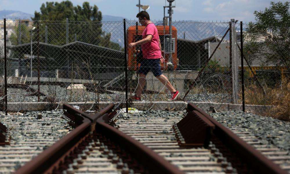 Συνελήφθη σεκιούριτι του ΟΣΕ που ξέχασε ανοιχτές τις μπάρες ενώ η κυκλοφορία των τρένων γινόταν κανονικά