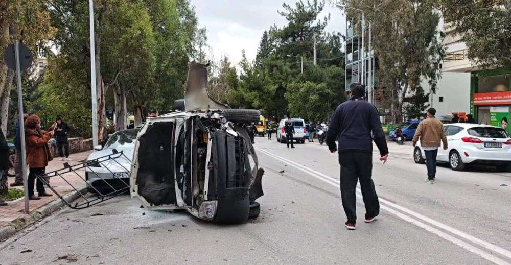 Τροχαίο δυστύχημα με ανατροπή ΙΧ στο Νέο Ψυχικό – Ένας νεκρός και πέντε τραυματίες