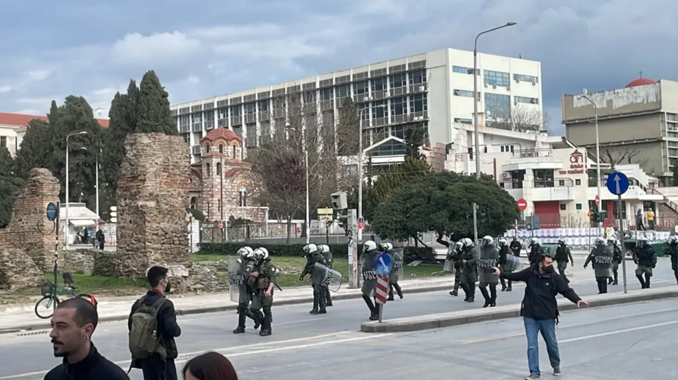 Θεσσαλονίκη: 30 προσαγωγές μετά την ολοκλήρωση της πορείας για τα Τέμπη