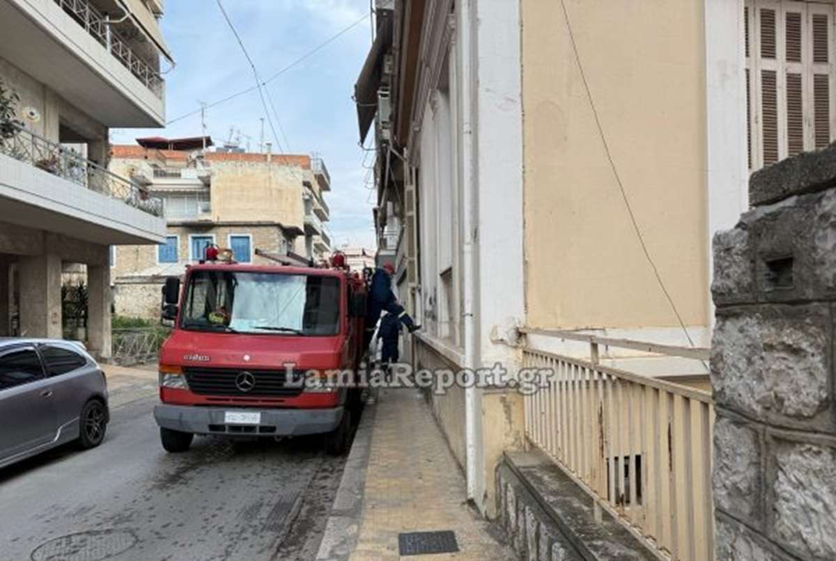 Αναστάτωση σε γειτονιά της Λαμίας – Άγνωστος άναψε φωτιά σε τζάκι εγκαταλελειμμένου σπιτιού