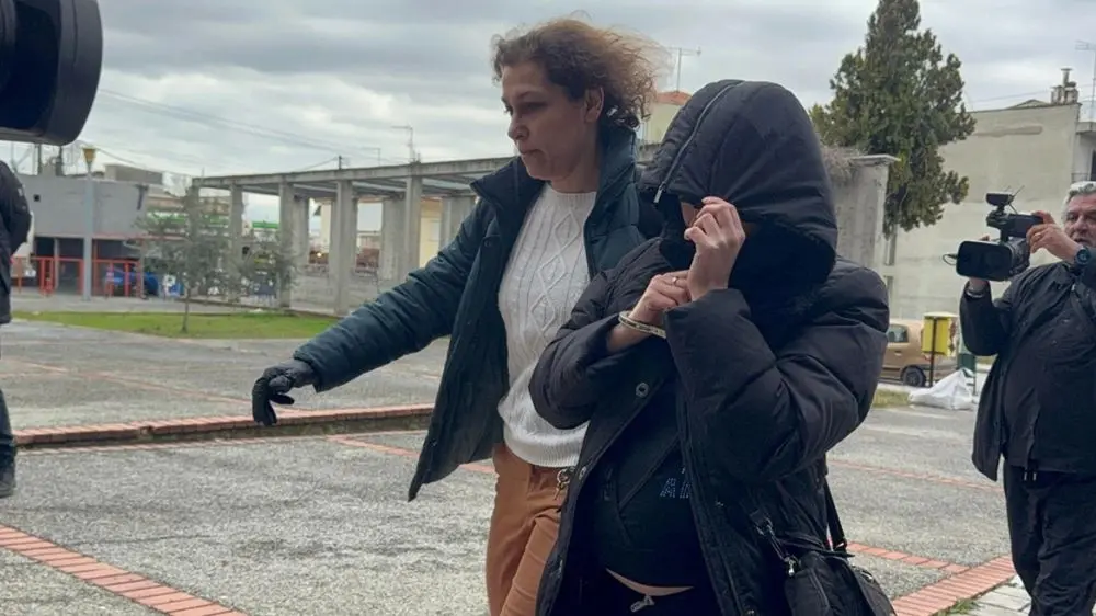 Πιερία: Προφυλακίστηκε η 34χρονη που σκότωσε τον σύντροφό της και τον έθαψε στην αυλή