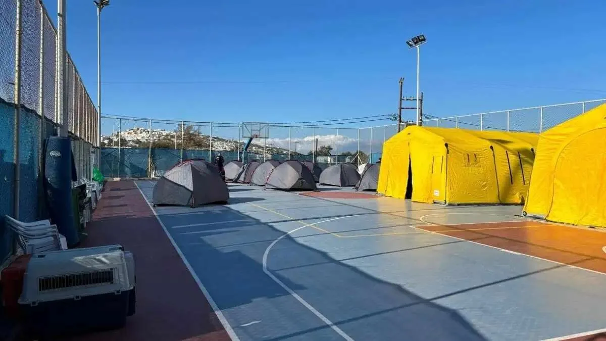 Αγωνία από τους σεισμούς στη Σαντορίνη: Κάτοικοι κοιμήθηκαν έξω, γεμάτα τα πλοία και τα αεροπλάνα, κλειστά τα σχολεία