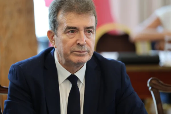 Χρυσοχοΐδης: “Να απομονωθούν οι ελάχιστοι επίδοξοι ταραξίες στις συγκεντρώσεις για τα Τέμπη”