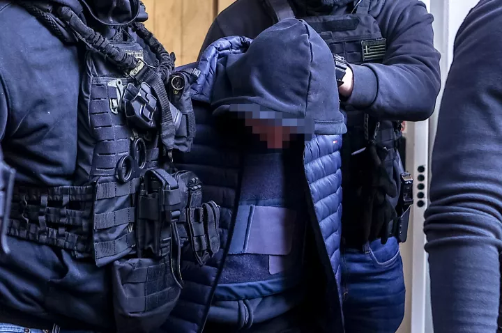 Το δικαίωμα της σιωπής επικαλέστηκε ο 19χρονος φυσικός αυτουργός της δολοφονίας Λυγγερίδη στη δίκη – «Φτου σου σκουπίδι» του φώναξε ο πατέρας