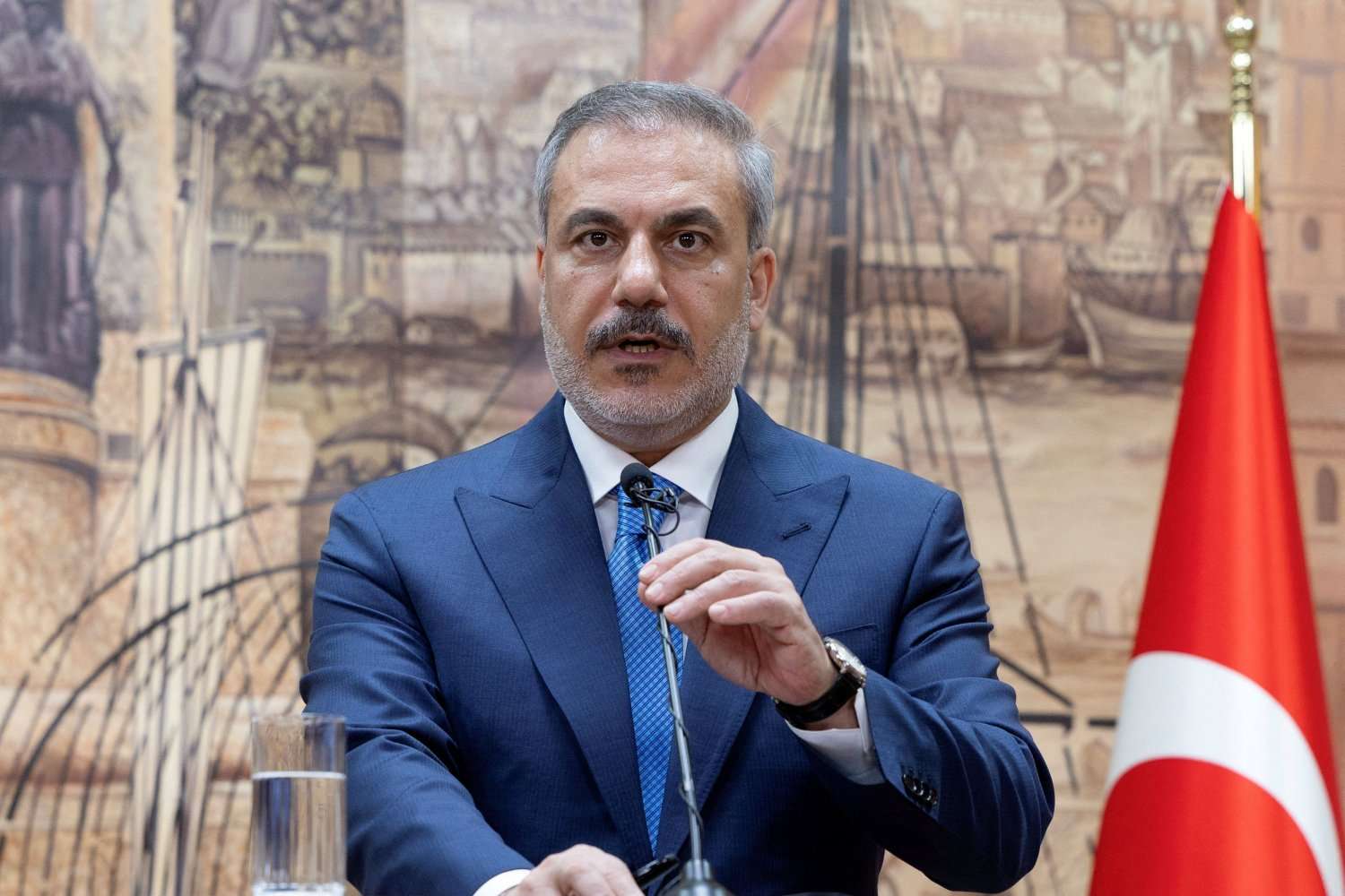 Φιντάν: «Θα δούμε όλοι μαζί εάν θα υπάρξει μια ειρηνευτική συμφωνία στην Ουκρανία»
