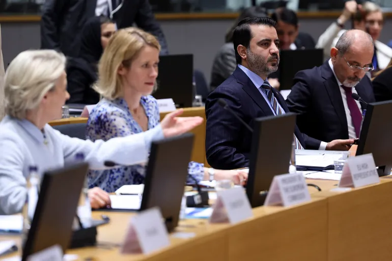 Ο κόσμος καίγεται και η ΕΕ δίνει 6 δισ. στη ΣΥΡΙΑ
