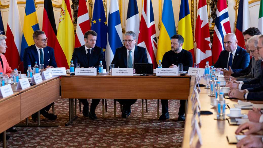 Οι Ευρωπαίοι συσπειρώνονται γύρω από την Ουκρανία μετά τη διαμάχη Τραμπ-Ζελένσκι