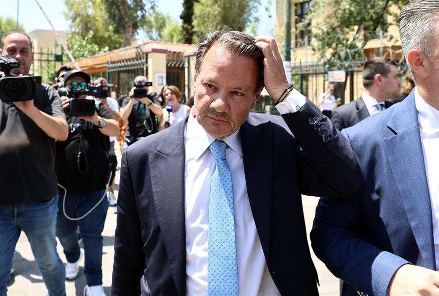 Λύτρας: «Έχω να δω δύο μήνες την κόρη μου» – Αναβλήθηκε η δίκη του δικηγόρου