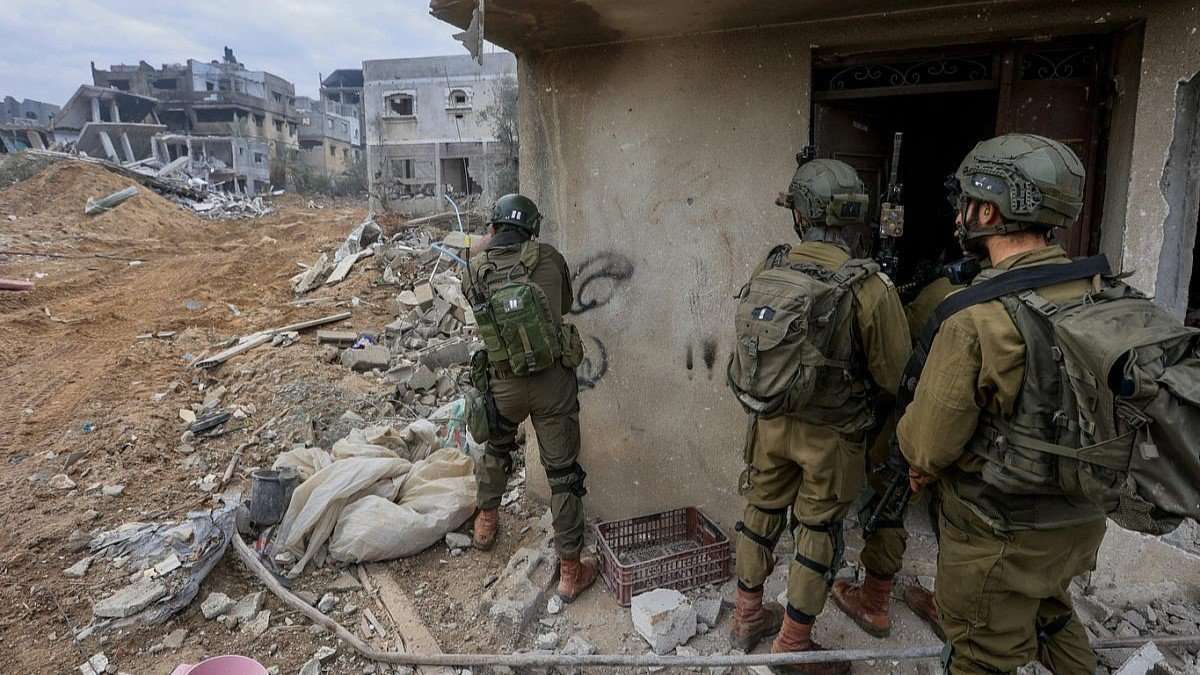 Σοκ – Ισραηλινός στρατιώτης αποκαλύπτει συστηματική χρήση Παλαιστινίων «ανθρώπινων ασπίδων» στη Γάζα