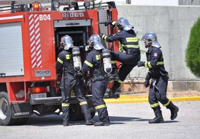 Φωτιά στα Σπάτα – Μεγάλη κινητοποίηση από την πυροσβεστική