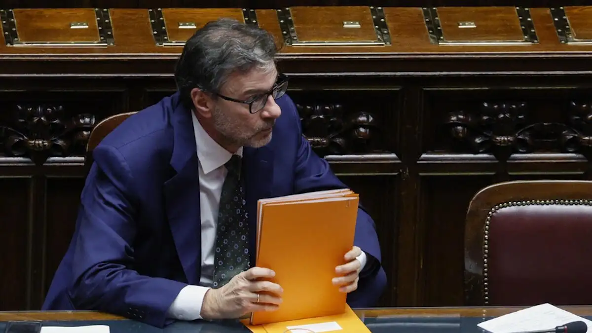 Ιταλός ΥΠΟΙΚ για γερμανική μεταρρύθμιση φρένου χρέους: Οι Γερμανοί αποφάσισαν ότι μπορούν να κάνουν ο,τι θέλουν στην Ευρώπη