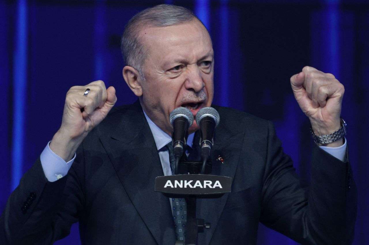 Politico: Τι σηματοδοτεί η φυλάκιση του Ιμάμογλου;