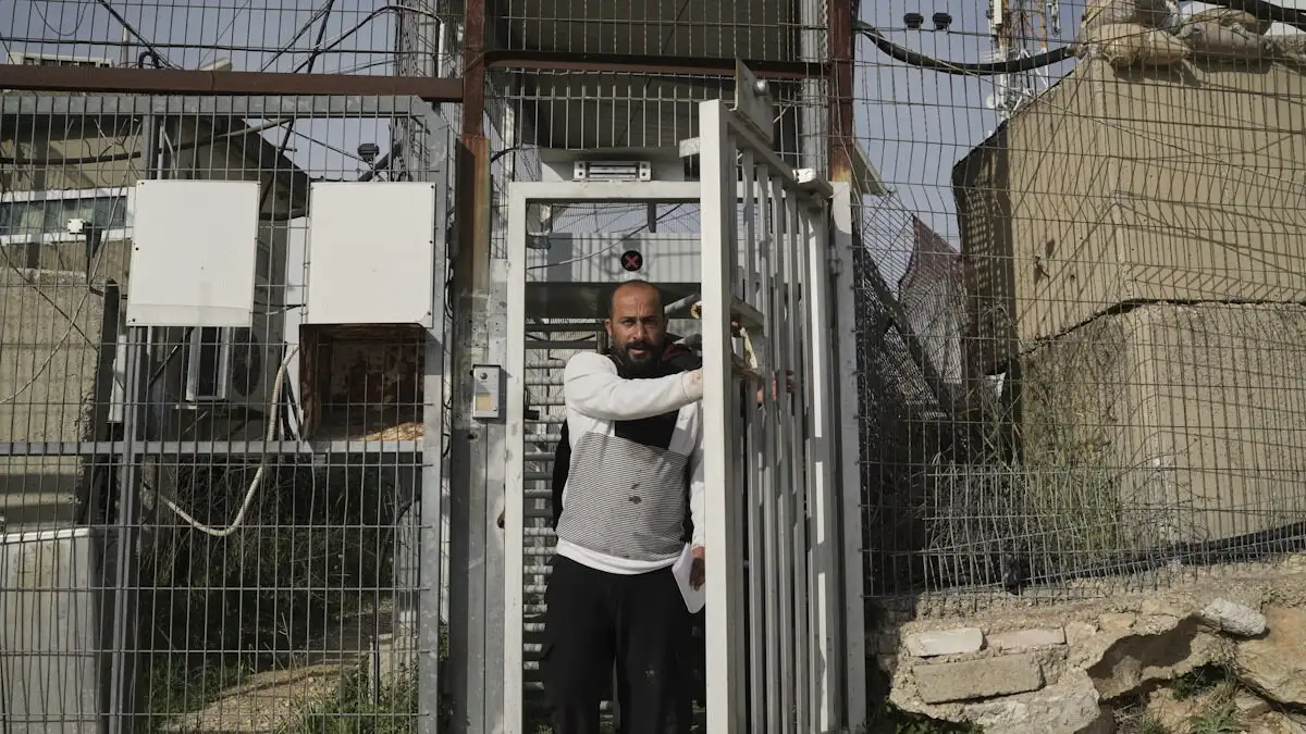 Ισραήλ: Η στιγμή της απελευθέρωσης του βραβευμένου με Όσκαρ Παλαιστίνιου σκηνοθέτη του «No Other Land»