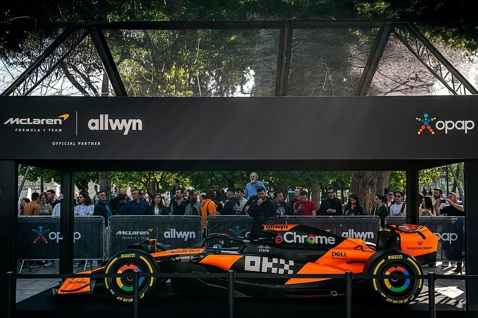 Ζήσαμε την απόλυτη εμπειρία Formula 1 στην Αθήνα – Κοσμοσυρροή σε OPAP Arena και Σύνταγμα