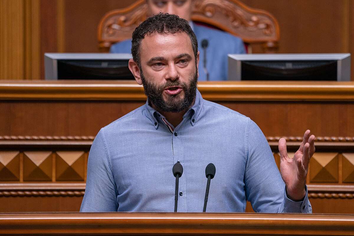 Η στιγμή που πρώην Ουκρανός βουλευτής «φιμώνεται» μόλις επιχειρεί να μιλήσει για την δολοφονία του Γκονζάλο Λίρα