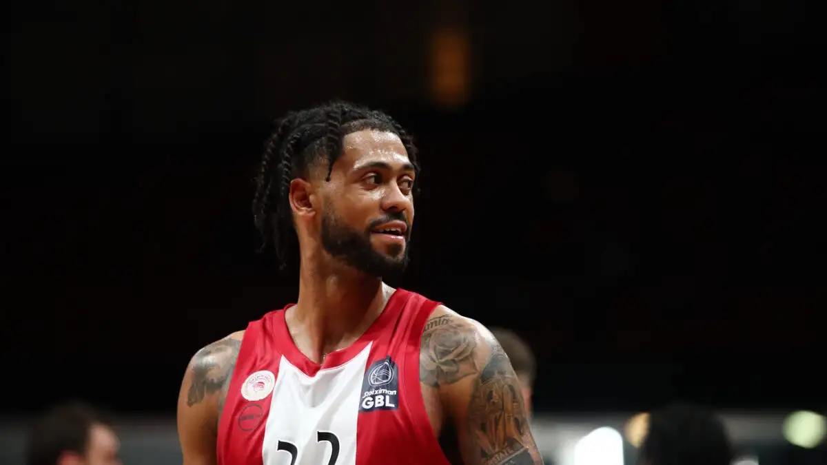 Ολυμπιακός – Κολοσσός Ρόδου 95-76: «Γιορτινή» νίκη με Τάιλερ Ντόρσεϊ, σε ιστορικό ματς για τον Γιώργο Μπαρτζώκα