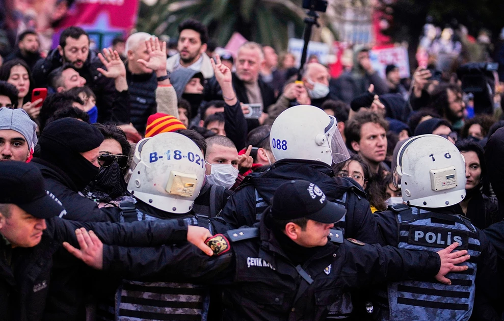 Συνεχίζονται οι διαδηλώσεις για τον Εκρέμ Ιμάμογλου – Live εικόνα