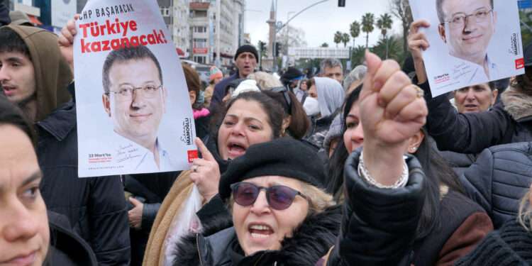 Τουρκία: Χιλιάδες στους δρόμους! Το CHP συγκέντρωσε 50.000 διαδηλωτές στην Άγκυρα!!