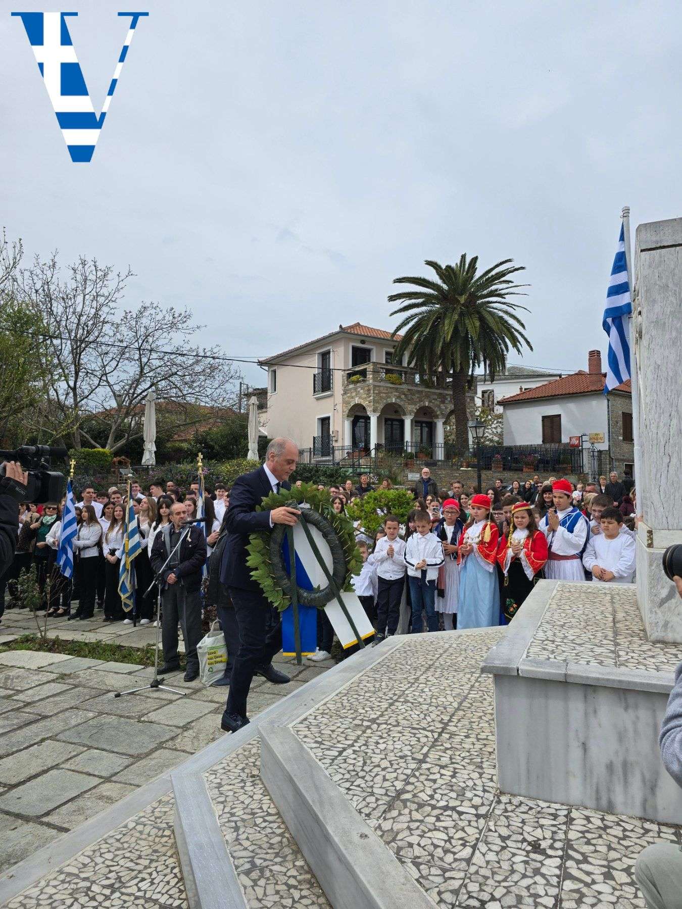 Στην Αργαλαστή του δήμου Νότιου Πηλίου παρακολούθησε την παρέλαση ο Κυριάκος Βελόπουλος