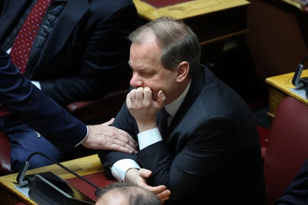 Mήνυση για τρία κακουργήματα κατά του Κώστα Αχ. Καραμανλή