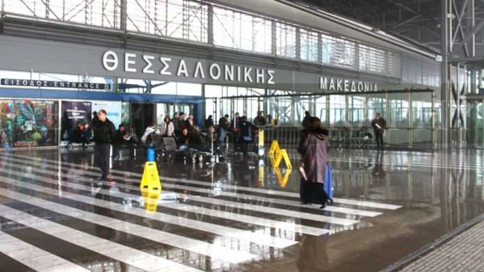 Χαμός στον αέρα! Επιβάτης ανάγκασε αεροπλάνο να προσγειωθεί έκτακτα στη Θεσσαλονίκη!!