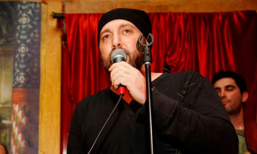 Γιώργος Αλκαίος: «Υπήρξα εύθραυστος στη ζωή μου, έχω περάσει σουρεάλ καταστάσεις»