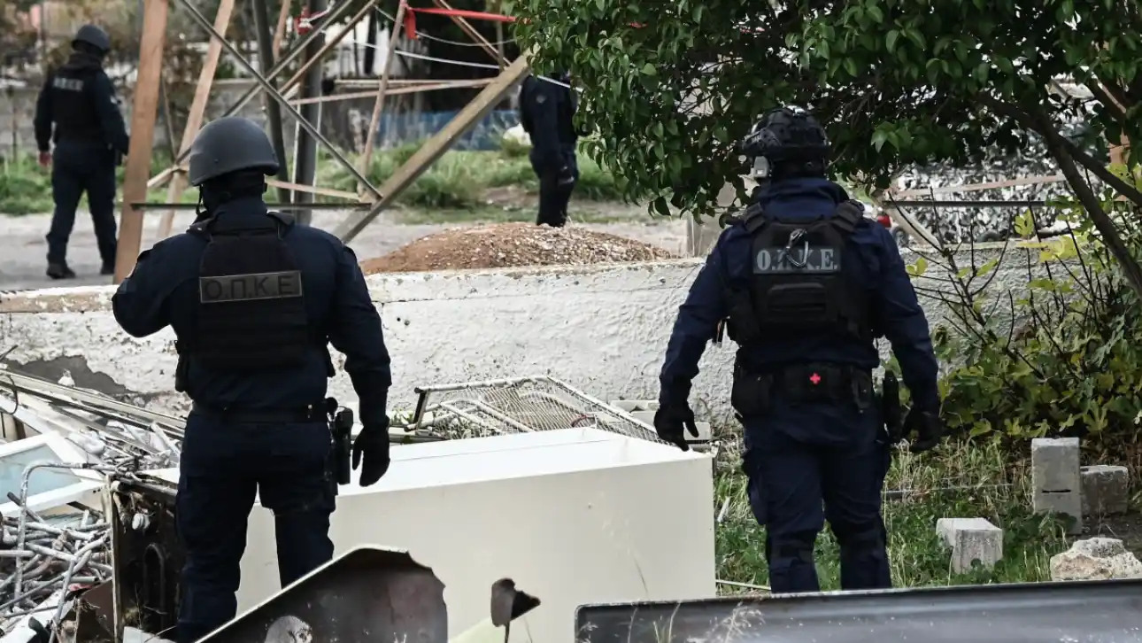Καλαμάτα: Χειροπέδες σε δύο νεαρούς Ρομά που “ρήμαζαν” καταστήματα