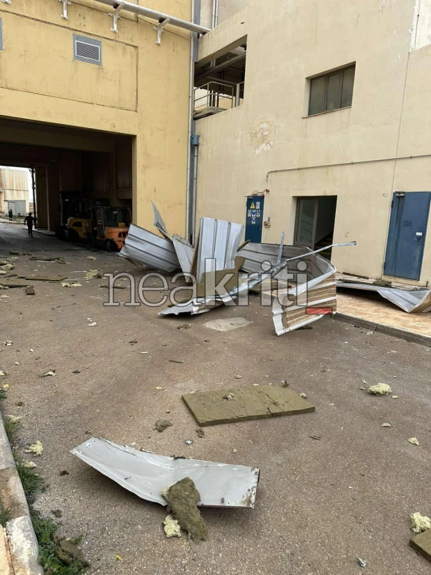 Σητεία: Κατέρρευσε η οροφή στο εργοστάσιο της ΔΕΗ μετά από έκρηξη – Δεν υπήρχε κανείς εργαζόμενος στο κτήριο λόγω αργίας