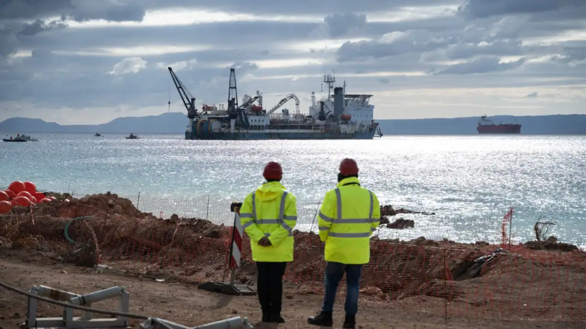 Τέλη Απριλίου ξεκινούν οι έρευνες για την ηλεκτρική διασύνδεση Ελλάδας – Κύπρου ανοικτά της Κάσου