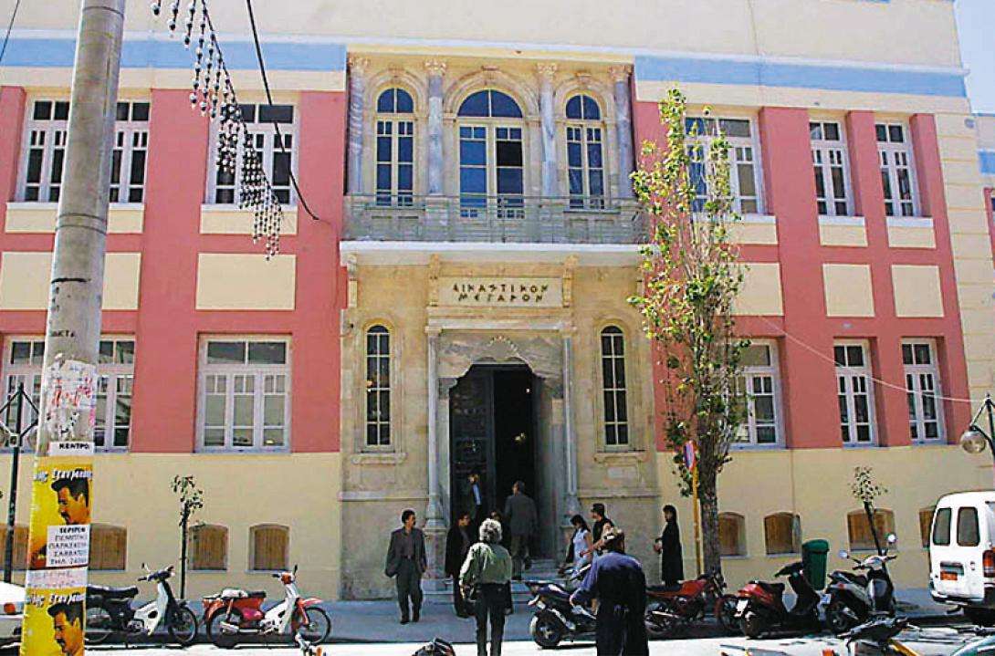 Χειροπέδες σε 27χρονο «πιστολέρο» που άνοιξε πυρ κατά συγχωριανού του στο Ηράκλειο