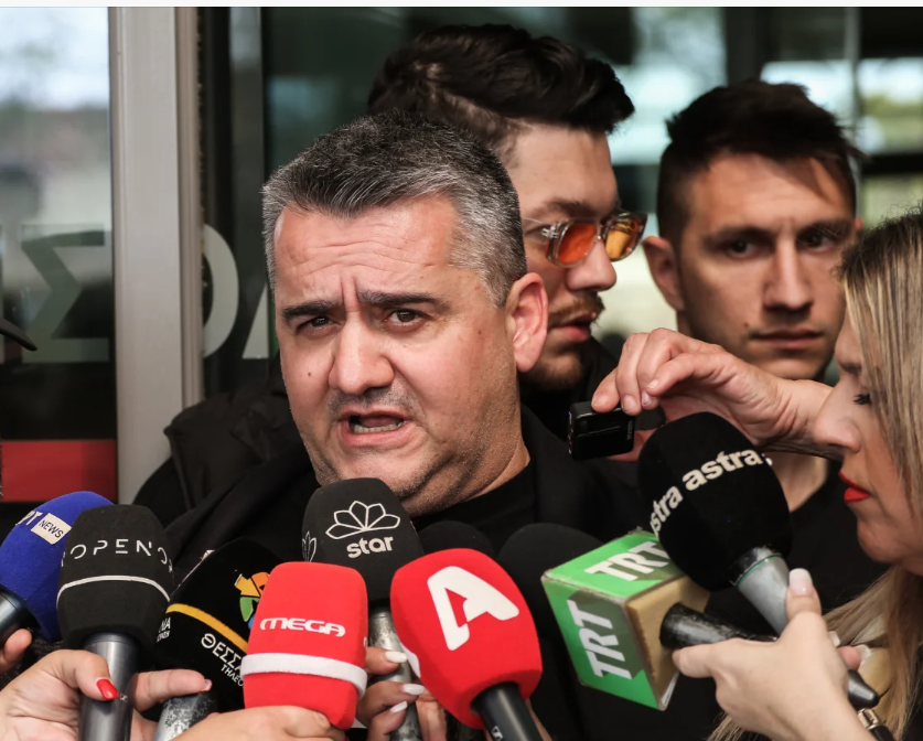 Δημήτρης Πλακιάς για Χρήστο Τριαντόπουλο: «Όπως πέταξες τα παιδιά μου, θα σε πετάξουμε εμείς τώρα»