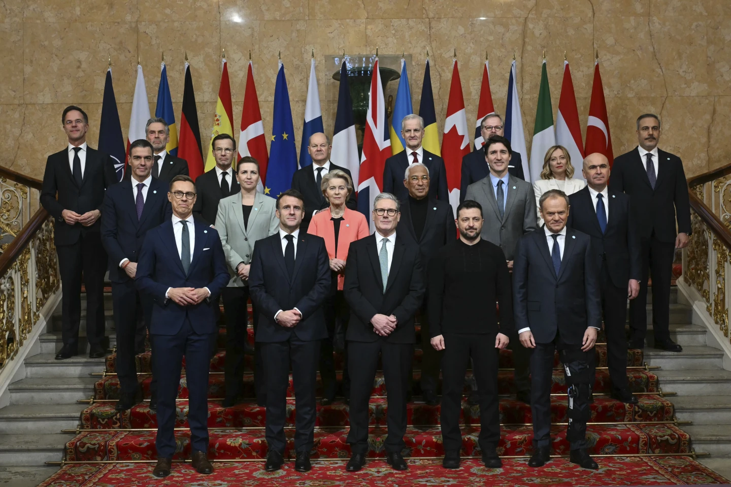 Ο Στάρμερ λέει ότι η Ευρώπη αντιμετωπίζει μια «μοναδική στιγμή» καθώς οι ηγέτες συζητούν τον τερματισμό του πολέμου στην Ουκρανία