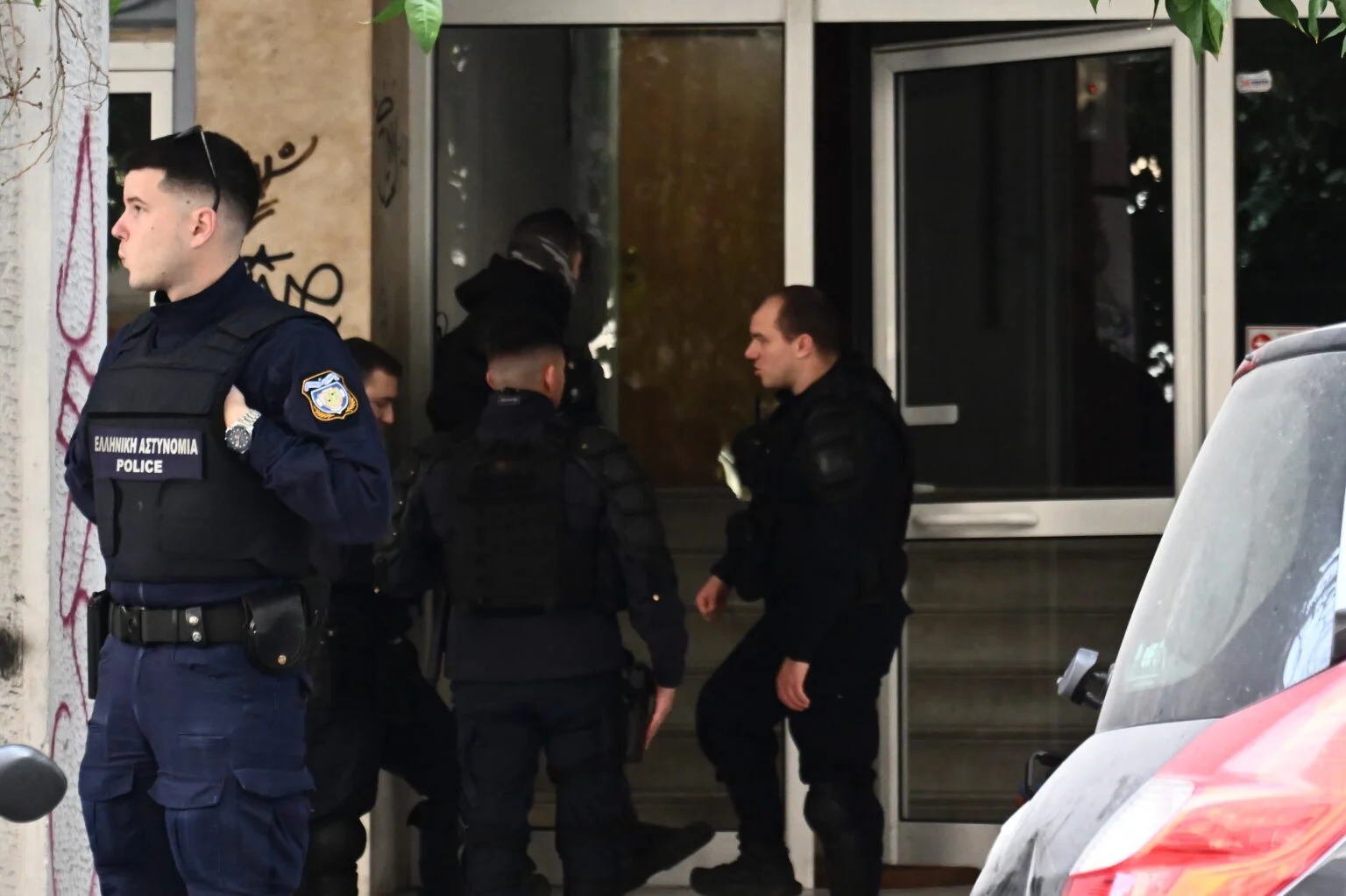 Φρίκη στη Σίνδο: Ο 53χρονος κατακρεούργησε τη σύζυγό του με τέσσερα μαχαίρια