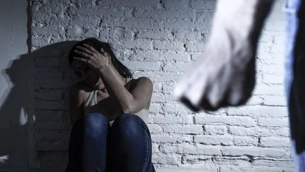 Ρόδος: 31χρονη «καταγγέλλει» τον σύντροφό της για απειλή με μαχαίρι και ξυλοδαρμό!