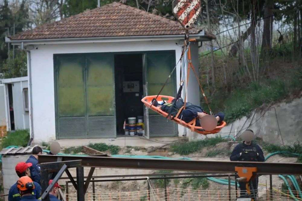 Eργατικό ατύχημα στη Λάρισα: Άνδρας έπεσε σε φρεάτιο – Απεγκλωβίστηκε από την Πυροσβεστική