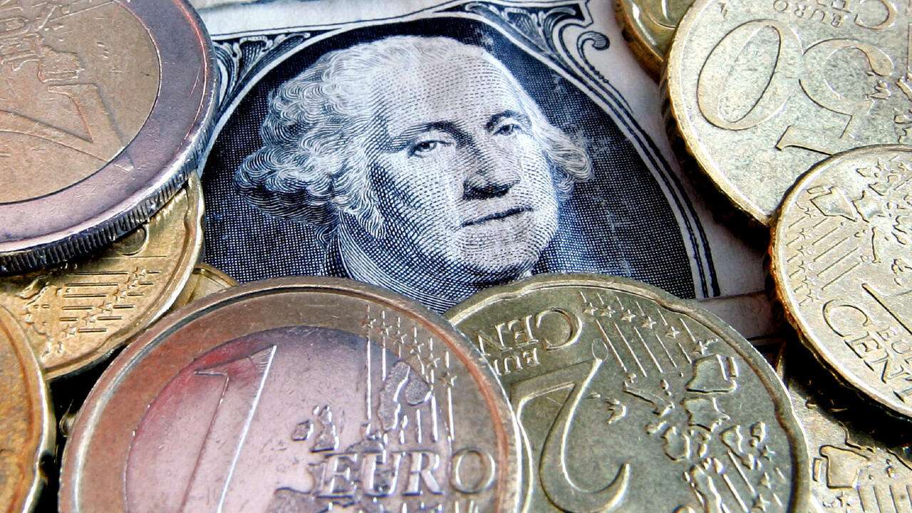 Σε τροχιά ιστορικής πτώσης το δολάριο – Κερδίζει έδαφος το ευρώ!
