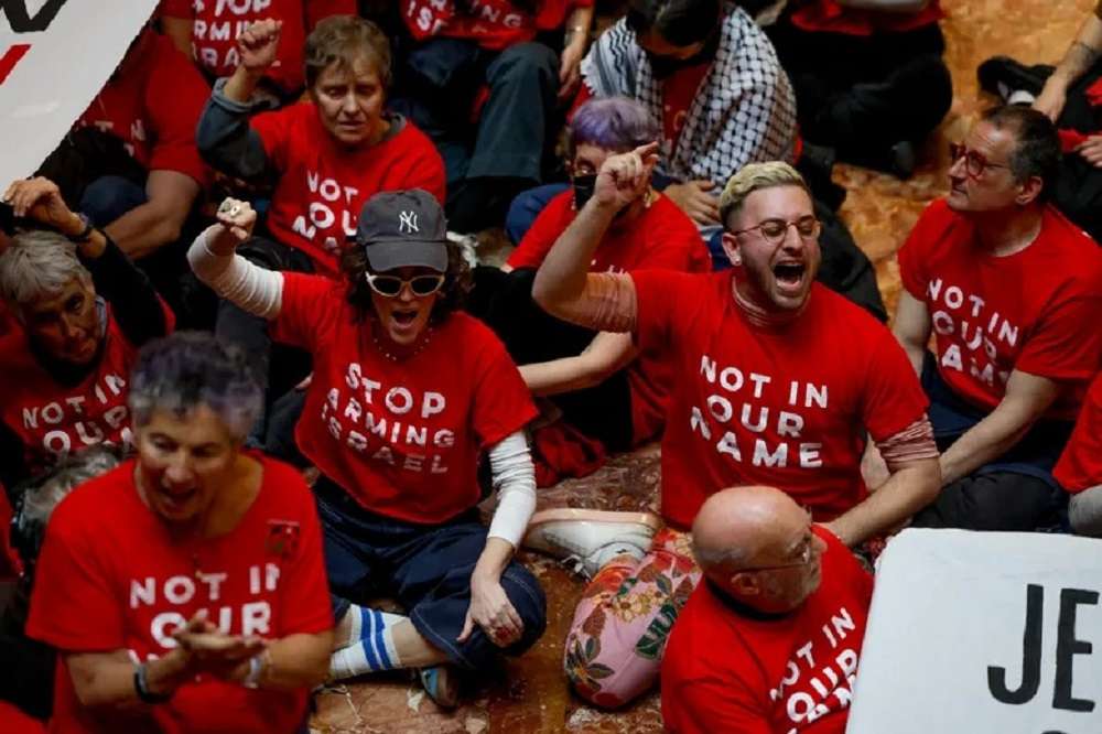 Μανχάταν: Διαδηλωτές εισέβαλαν στο Trump Tower – Συνελήφθησαν περισσότεροι από 98