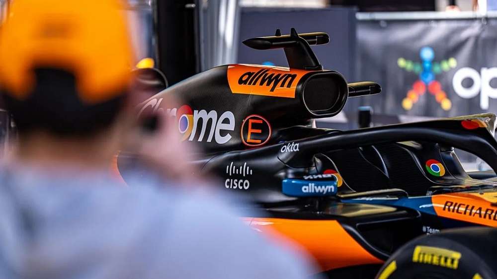 Στον «πλανήτη» της McLaren: Όσα ζήσαμε σε OPAP ARENA και Σύνταγμα με το αυθεντικό μονοθέσιο