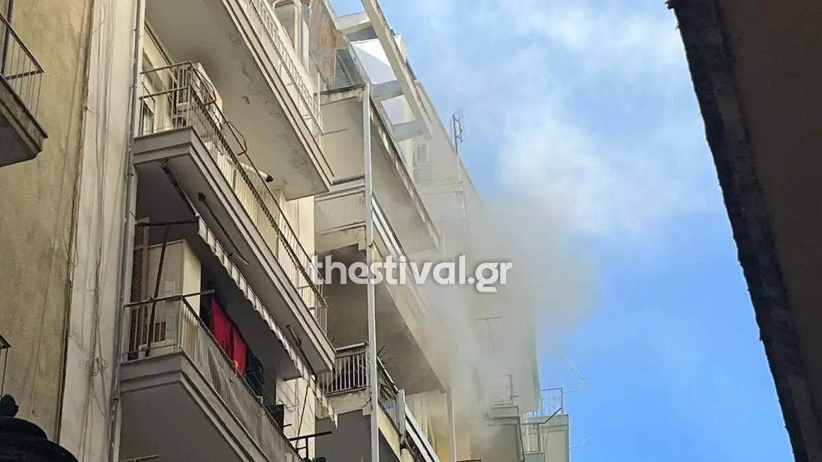 «Συναγερμός» στη Θεσσαλονίκη: Σπίτι κάηκε στο κέντρο της πόλης
