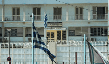 Κορυδαλλός: 19χρονος επιχείρησε να «μεταφέρει» κινητά τηλέφωνα μέσα στις φυλακές – Τα είχε κρύψει στα παπούτσια του