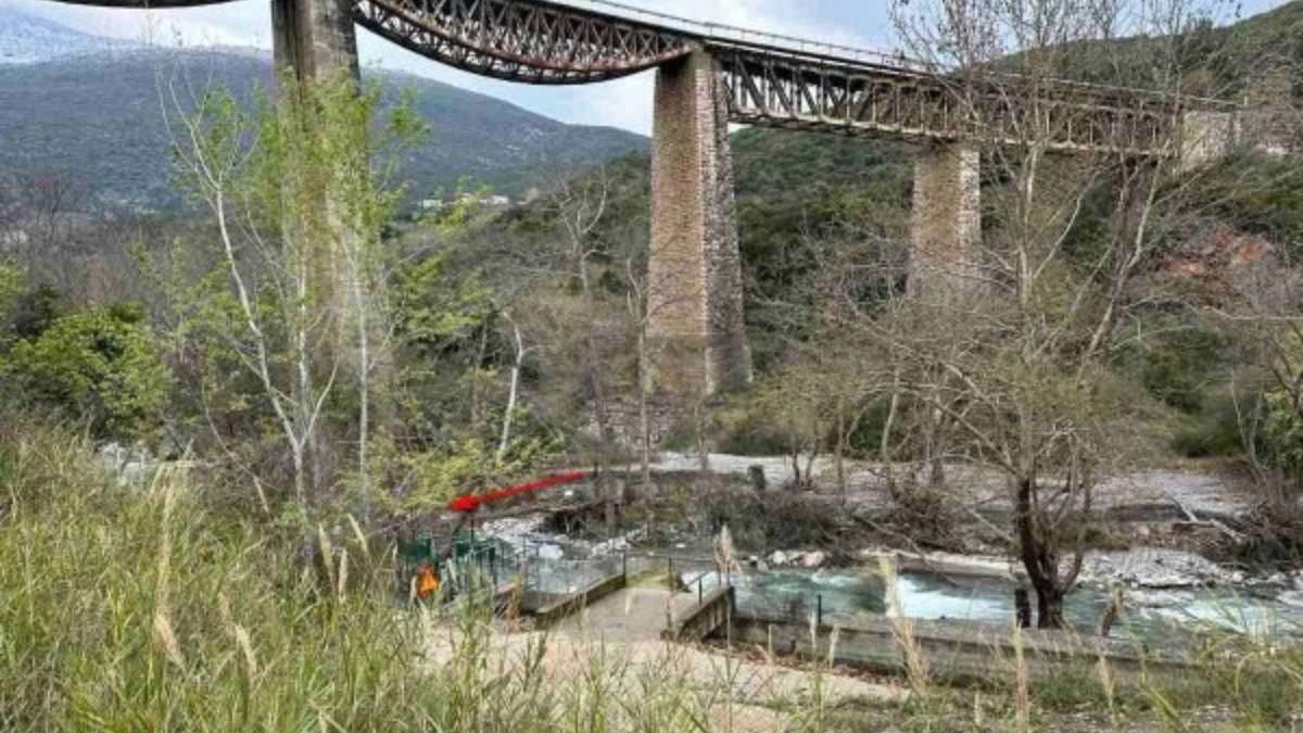 Συναγερμός στις Αρχές: Πτώμα στη γέφυρα του Γοργοπόταμου