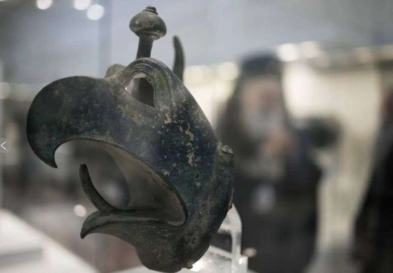 Στην Αρχαία Ολυμπία Επέστρεψε ο «Γρύπας» – Είχε Κλαπεί Πριν από Σχεδόν Έναν Αιώνα από Μουσείο στη Νότια Ελλάδα