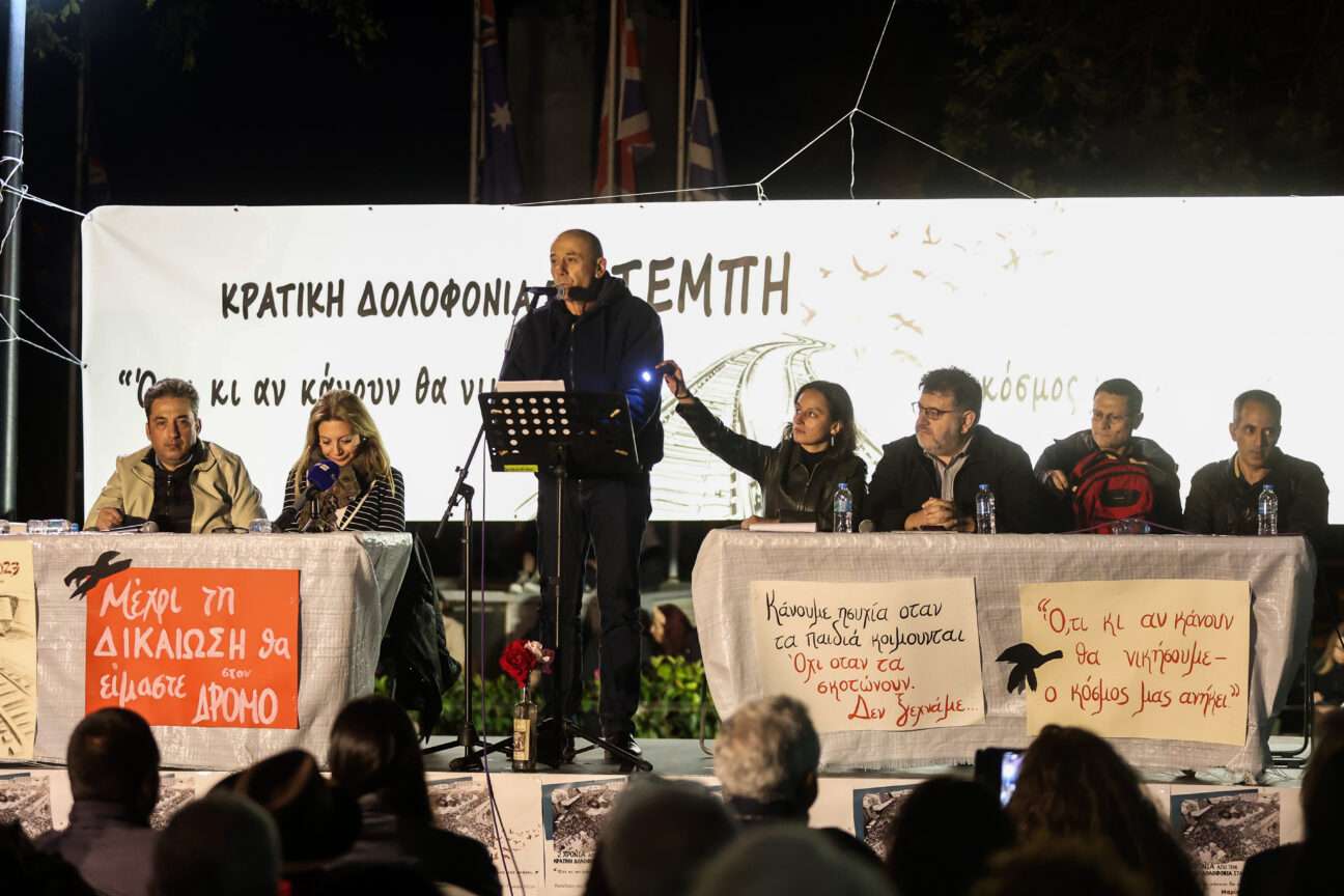 Έγκλημα στα Τέμπη: «Ήρθε η στιγμή να σου το πω» – Ο Β. Κοκοτσάκης αποκαλύπτει τα τελευταία λόγια των θυμάτων