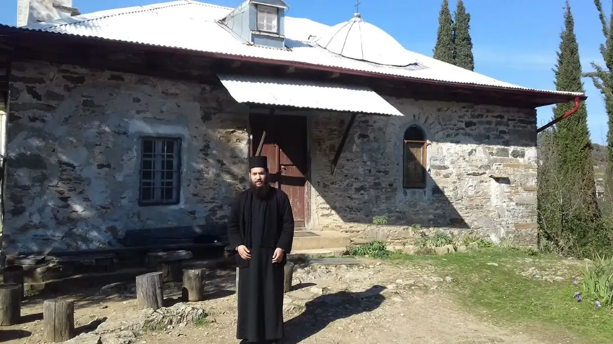 Η δίκη του βιτριολιστή ιερέα – «Το υγρό έσκαβε το δέρμα μας», καταθέτει μητροπολίτης