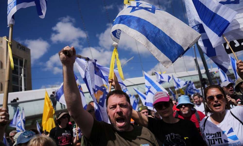 Ισραήλ – Μαζική διαδήλωση εναντίον του Νετανιάχου στην Ιερουσαλήμ
