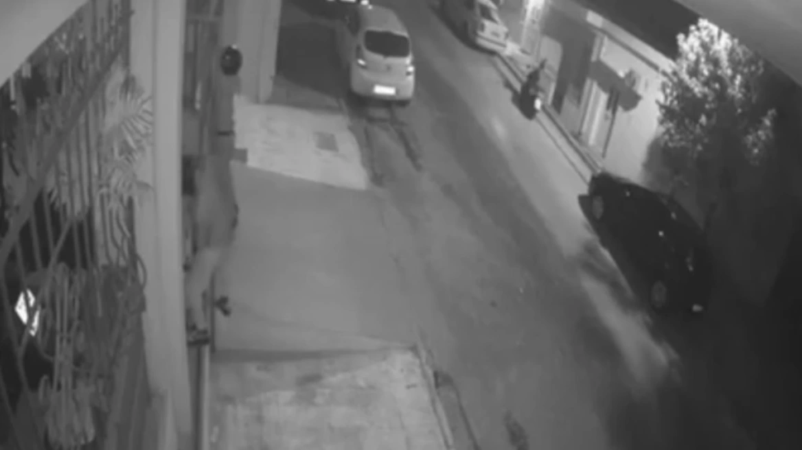 Αγία Βαρβάρα: Ληστές σήκωσαν γκαραζόπορτα 450 κιλών για να κλέψουν μηχανή