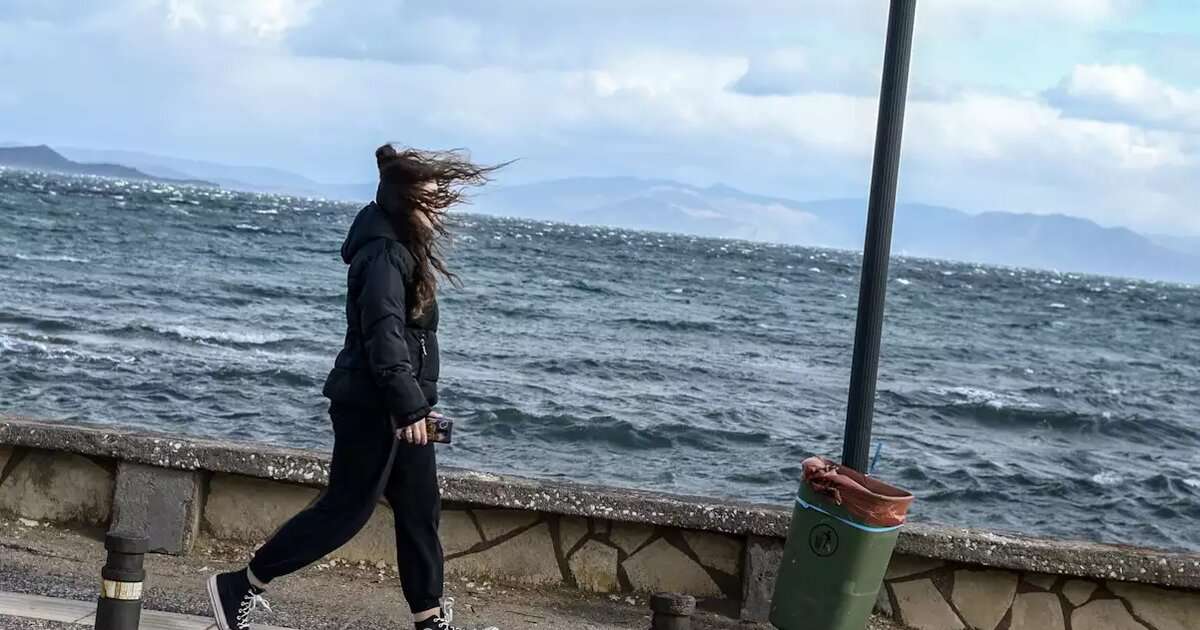 Καιρός σήμερα: Ανοιξιάτικο σκηνικό με Τοπικές βροχές – Άνεμοι 8 μποφόρ στο Αιγαίο